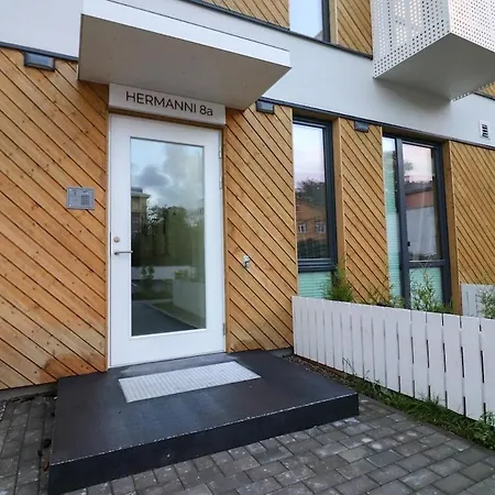 Stylish Studio, Private Parking, Washer & Dryer * 塔林